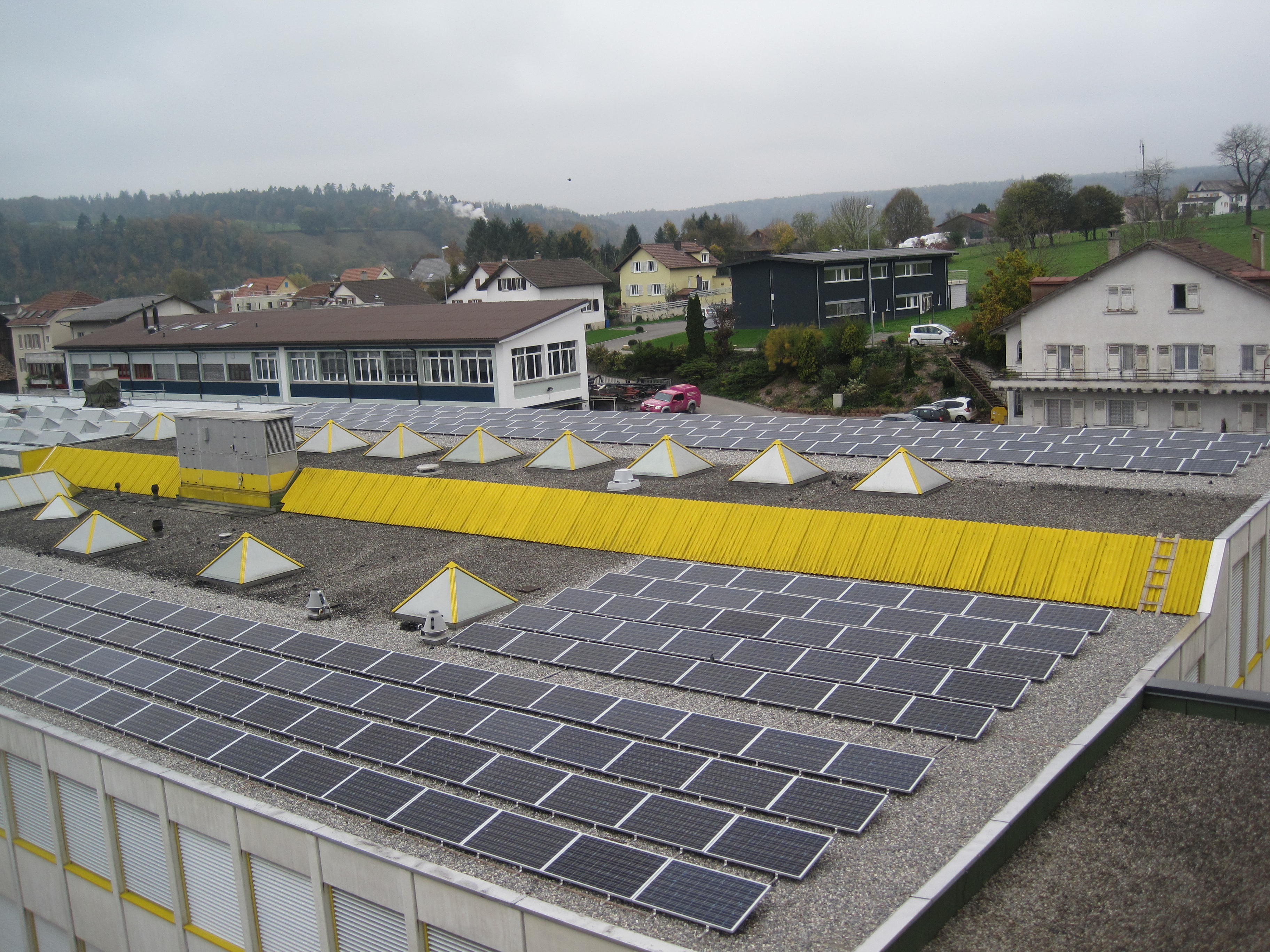 Installation photovoltha&iuml;que sur le toit du CEJEF &agrave; Porrentruy (division technique)<br>