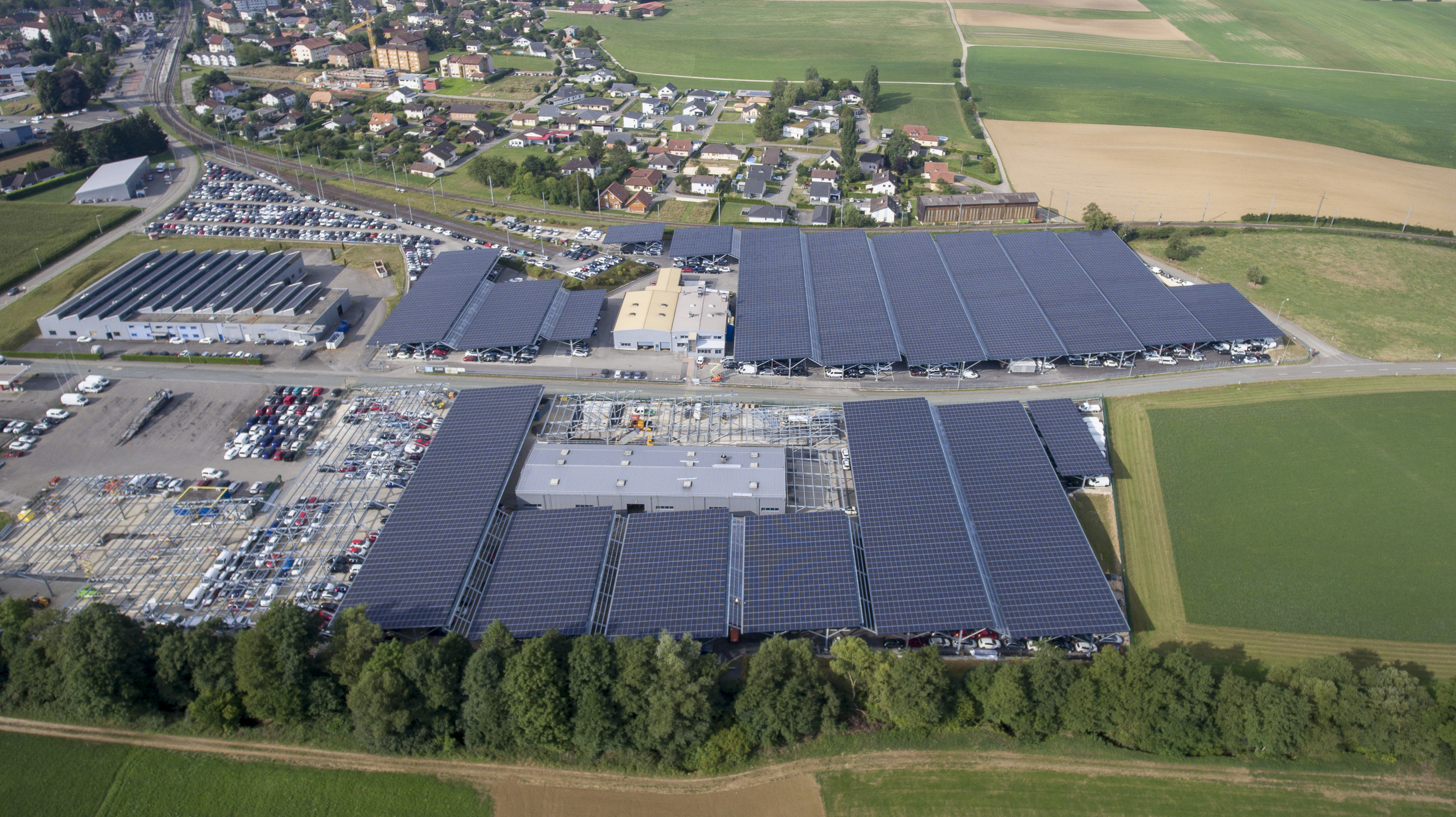 Centrale photovolta&iuml;que sur ombri&egrave;res la plus puissante de suisse
